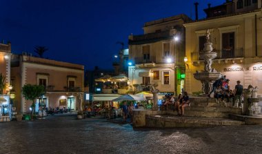 Bir yaz akşamı güzel Taormina. Messina eyaleti, Sicilya, Güney İtalya. Temmuz-07-2018