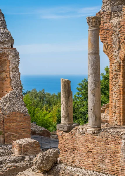 Rovine Del Teatro Greco Antico Taormina Con Mare Sullo Sfondo — Foto Stock