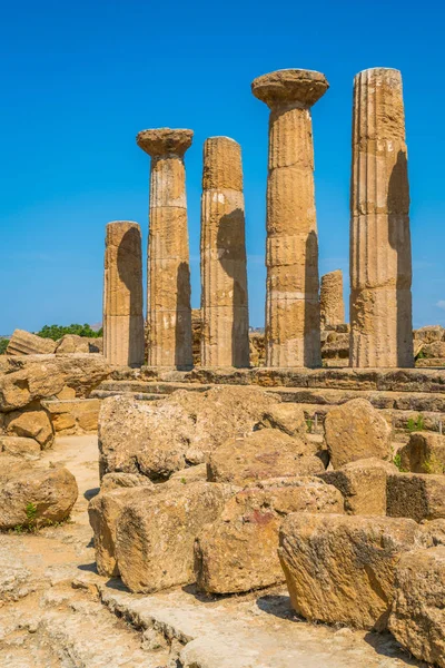 Tapınaklar Vadisi'ndeki Herkül Tapınağı. Agrigento, Sicilya, Güney İtalya.