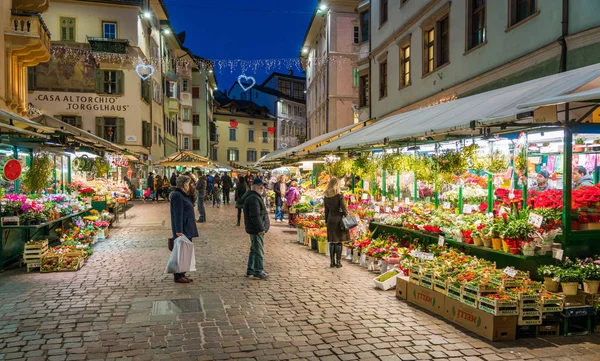 Bolzano Avond Tijdens Kersttijd Trentino Alto Adige Italy December 2018 — Stockfoto