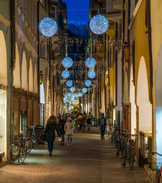 Bolzano Avond Tijdens Kersttijd Trentino Alto Adige Italy December 2018 — Stockfoto