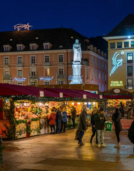 Kerstmarkt Bolzano Avond Trentino Alto Adige Italy December 2018 — Stockfoto