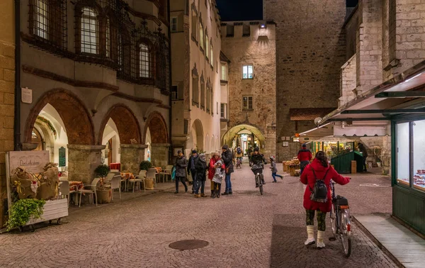 Bressanone Tijdens Kersttijd Avond Trentino Alto Adige Noord Italië December — Stockfoto