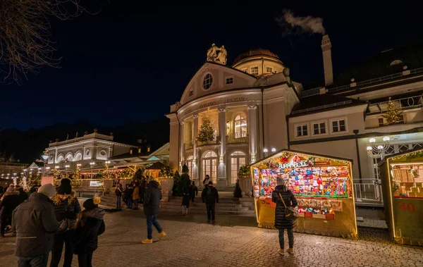 Akşam Merano Noel Pazarı Trentino Alto Adige Kuzey Talya Aralık — Stok fotoğraf