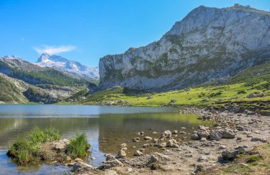 Covadonga'da panoramik manzara, Asturias, Kuzey İspanya