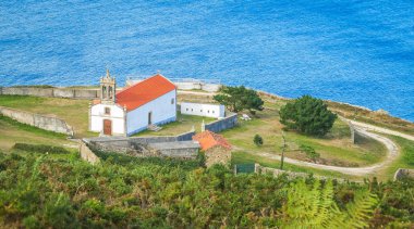 Saint Adrian Hermitage (Ermita de Santo Hadrian) Malpica de Bergantinos yakınlarında, A Coruna Eyaleti, Galiçya