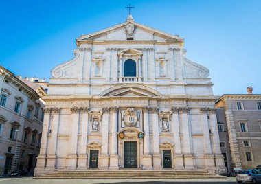 Roma'daki Ges Kilisesi'nde güneşli sabah, İtalya.