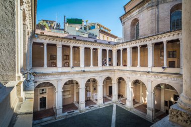 Bramante's Cloister in Santa Maria della Pace, Piazza Navona yakınlarındaki barok kilise, Şubat-07-2017