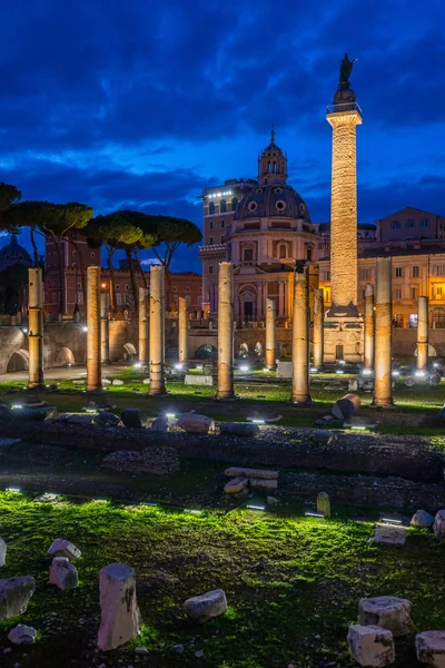 Die Basilika Ulpia Und Die Trajanssäule Bei Nacht Rom Italien — Stockfoto