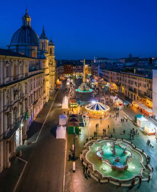 Piazza Navona Roma'da Noel sırasında. İtalya.