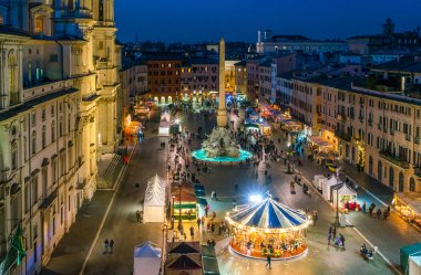 Piazza Navona Roma'da Noel sırasında. İtalya.