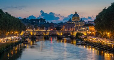 Bir yaz akşamı Roma silueti, umberto i köprü görüldüğü gibi, arka planda Aziz Peter Bazilikası ile.