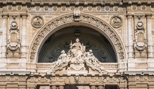 Estátua Lady Justice Fachada Principal Palácio Justiça Roma Itália — Fotografia de Stock