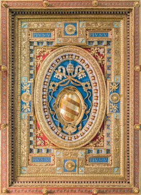 Papa Pius V arması Roma'daki Aziz John Lateran Bazilikası'nda. Ekim-15-2017