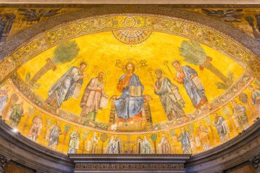 Roma, İtalya'da duvarların dışında Saint Paul Bazilikası altın apsis. Ekim-24-2017