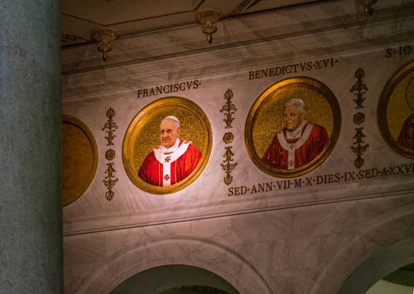 Πάπας Φραγκίσκος Ψηφιδωτό Στη Βασιλική Του Αγίου Παύλου Έξω Από — Φωτογραφία Αρχείου