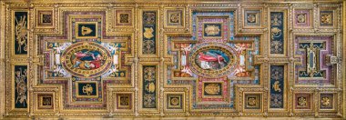 Roma'daki San Silvestro al Quirinale Kilisesi'nde güzel süslü tavan, İtalya. Mart-31-2019