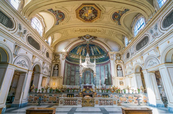 意大利罗马特拉斯特韦勒教堂的圣塞西莉亚的室内景象 2018年1月20日 — 图库照片