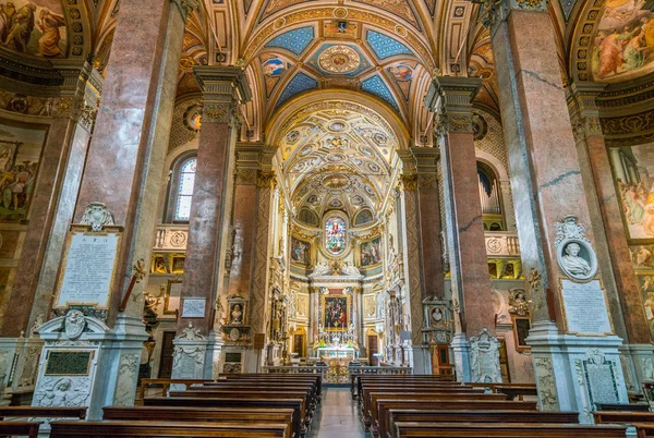 イタリア ローマのサンタ マリア アニマ教会のメイン ネーブ 2018年4月10日 — ストック写真
