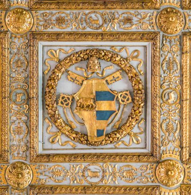 Papa Alexander Vi Borgia Aile arması Roma'da Santa Maria Maggiore Bazilikası tavanında, İtalya. Nisan-07-2018