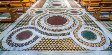 Roma'da Santa Prassede Bazilikası katında Cosmatesque mozaik, İtalya. Mart-25-2018