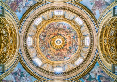 Roma,İtalya'daki Agone'deki Sant'Angese Kilisesi'nin muhteşem kubbesi. Nisan-14-04-2018