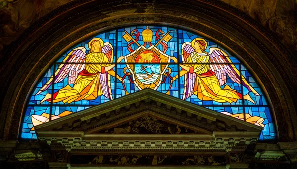 イタリア ローマのサンタ マリア マッジョーレ大聖堂のバラの窓 2018年