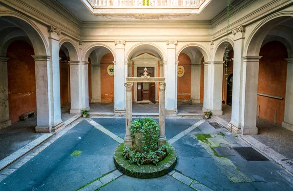 Sant'Agata dei Goti Kilisesi manastırı, Roma, İtalya.
