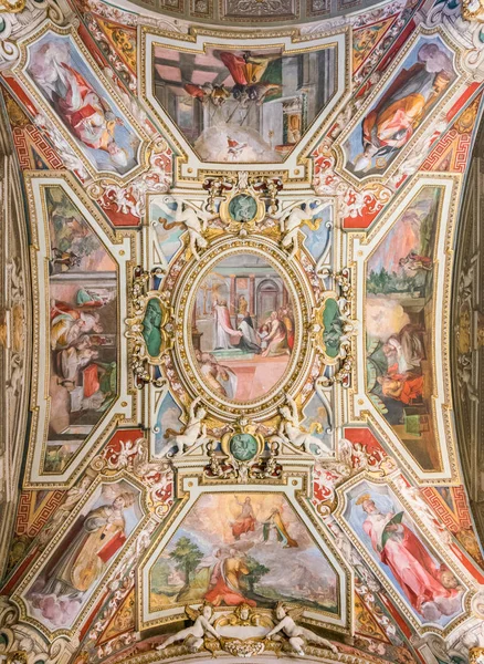 イタリア ローマのサンタゴスティーノ教会のニコラス トレンティーノ礼拝堂のG リッチによる天井フレスコ画 2018年4月07日 — ストック写真