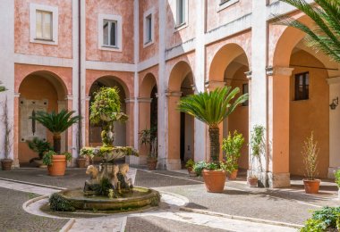 Roma'daki Aziz Cosma e Damiano Kilisesi'ndeki Manastır, İtalya.