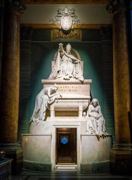 ローマ イタリアのサンティ アポストリ大聖堂のアントニオ カノバによる教皇クレメントXivの埋葬 2018年4月10日 — ストック写真