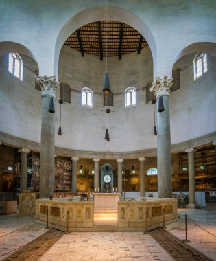 Santo Stefano Rotondo Bazilikası (Turda Aziz Stephen) Roma'da Celian Tepesi üzerinde, İtalya. Kasım-25-2017
