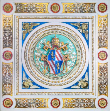 Papa Pius Ix Arması Roma'da Santo Spirito dei Napoletani Kilisesi'nin tavanında, İtalya. Mart-24-2019