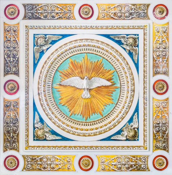 Roma'da Santo Spirito dei Napoletani Kilisesi'nin tavanında Kutsal Ruh Güvercin, İtalya. Mart-24-2019