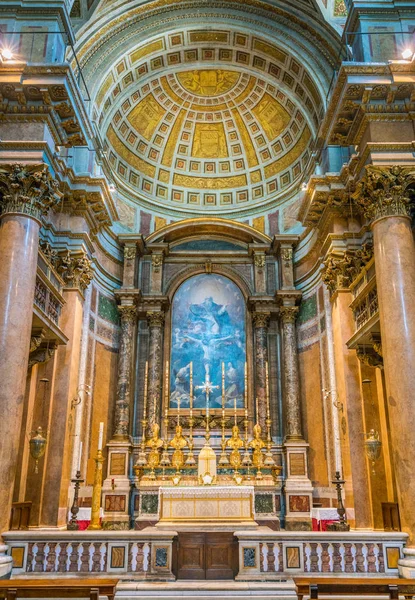 Βωμός Στην Εκκλησία Της Santissima Trinita Dei Pellegrini Στη Ρώμη — Φωτογραφία Αρχείου