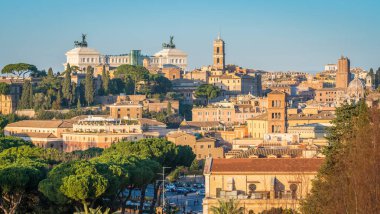 İtalya 'nın başkenti Roma' daki Aventine tepesinde Orange Garden 'dan (Giardino degli Aranci) panoramik manzara.