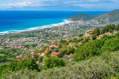 Castellabate cilento kıyı şeridinin panoramik görünümü. Campania, İtalya.