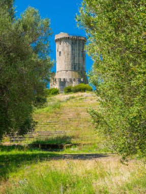 Arka planda deniz ile Velia antik kenti kalıntıları, Ascea yakın, Cilento, Campania, güney İtalya.