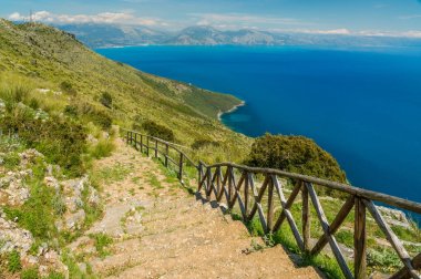 Pianoro di Ciolandrea'dan panoramik manzara, San Giovanni a Piro yakınında. Cilento, Campania, Güney İtalya.