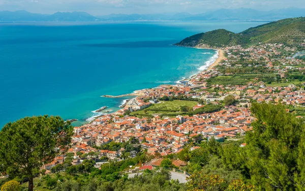 Castellabate cilento kıyı şeridinin panoramik görünümü. Campania, İtalya.