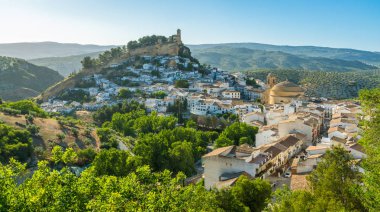 Montefrio'da panoramik manzara, Granada eyaletindeki güzel köy, Endülüs, İspanya.