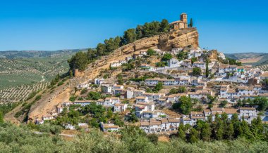 Montefrio'da panoramik manzara, Granada eyaletindeki güzel köy, Endülüs, İspanya.