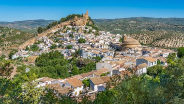 Montefrio'da panoramik manzara, Granada eyaletindeki güzel köy, Endülüs, İspanya.