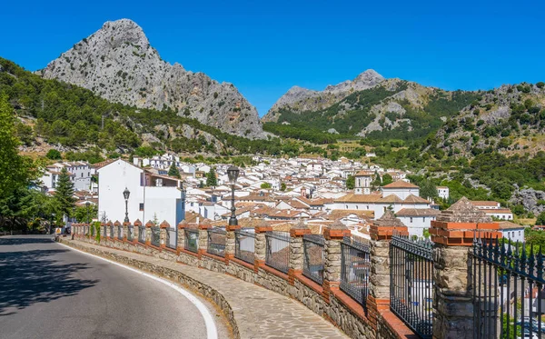 Grazalema'da manzara, Cadiz eyaleti, Endülüs, İspanya.