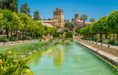 Güzel Alcazar de los Reyes Cristianos (Hıristiyan Hükümdarlar Alcazar) Cordoba, Endülüs, İspanya.