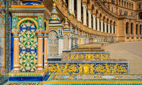 在塞维利亚美丽的西班牙广场的瓷砖和装饰 安达卢西亚 西班牙 — 图库照片
