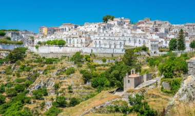Monte Sant'Angelo'da manzara, Foggia eyaletinin antik köyü, Apulia (Puglia), İtalya.