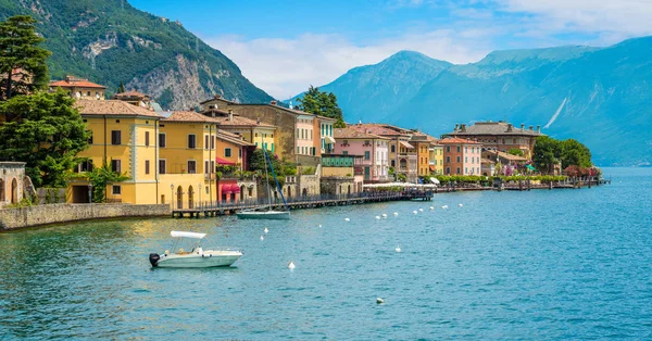Garda Gölü 'ndeki pitoresk Gargnano kasabası. Province of Brescia, Lombardia, Italya.