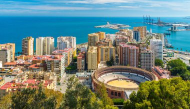 Ünlü Plaza de Toros ile Malaga panoramik manzara. Endülüs, İspanya.