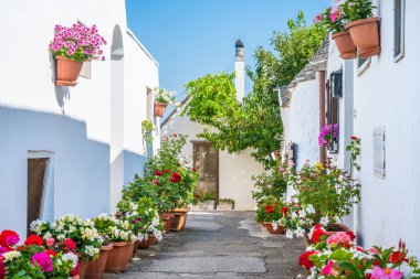 Alberobello, Puglia (Apulia), Güney Italya ünlü Trulli köyü manzaralı manzara.